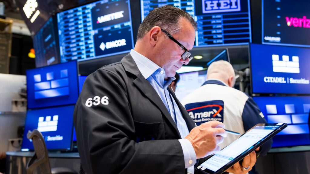 investors await Fed chair Powell’s speech investors await Fed chair Powell’s speech