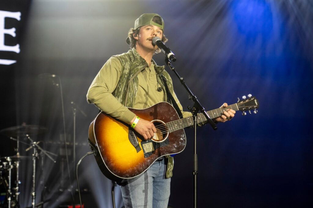 Dylan Marlowe, country music singer, kicked out of own concert: ‘You gotta get the ‘F’ outta here’ Dylan Marlowe, country music singer, kicked out of own concert: ‘You gotta get the ‘F’ outta here’
